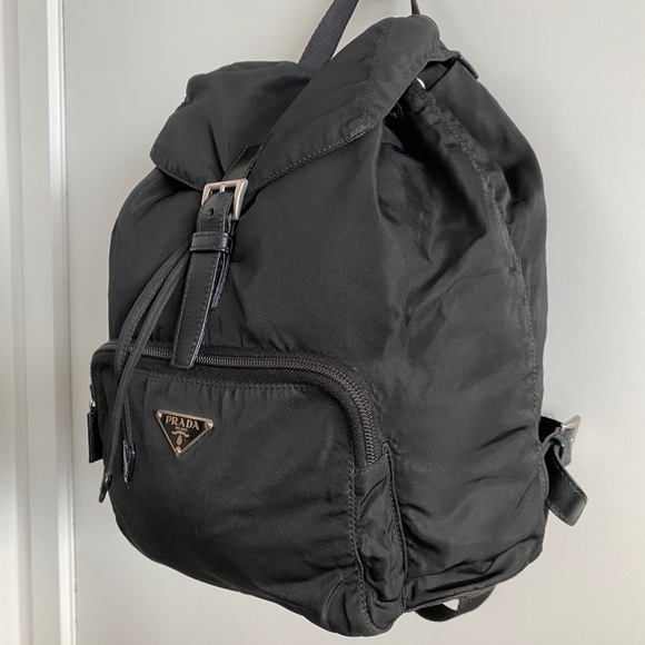 100% authentic PRADA Tessuto Vela Nero
classic medium backpack - Picture 2 of 16